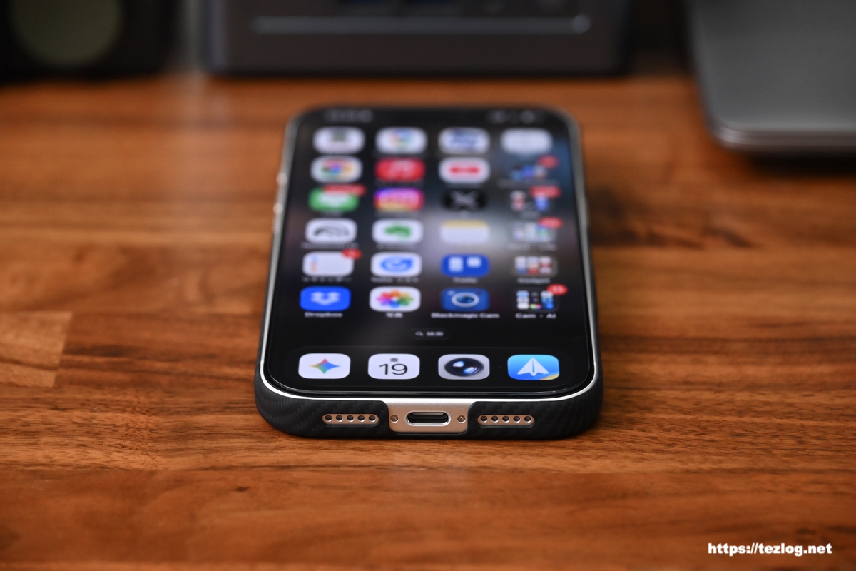 PITAKA Ultra-Slim Case 600D 黒/グレー / iPhone 17 Pro