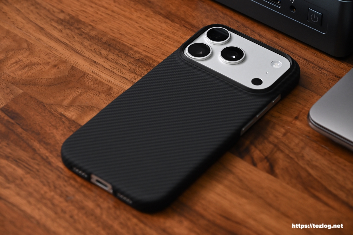 PITAKA Ultra-Slim Case 600D 黒/グレー / iPhone 17 Pro