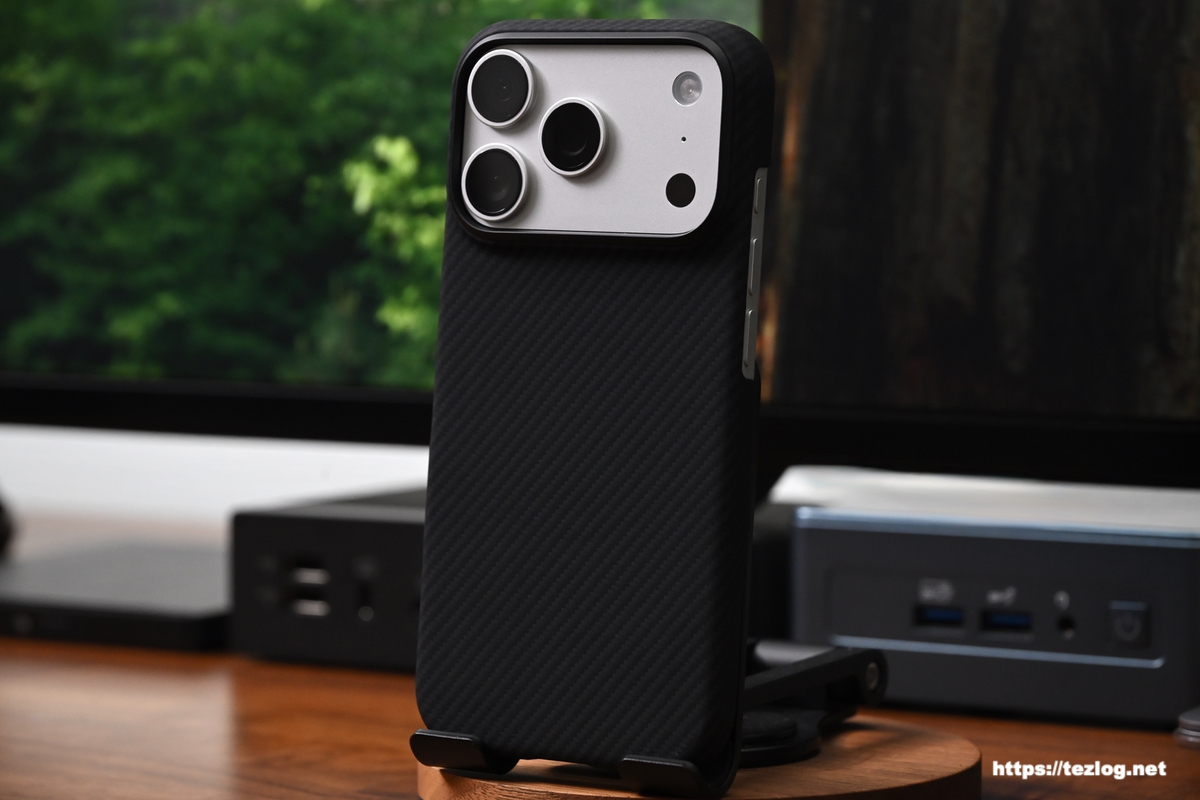 PITAKA Ultra-Slim Case 600D 黒/グレー / iPhone 17 Pro