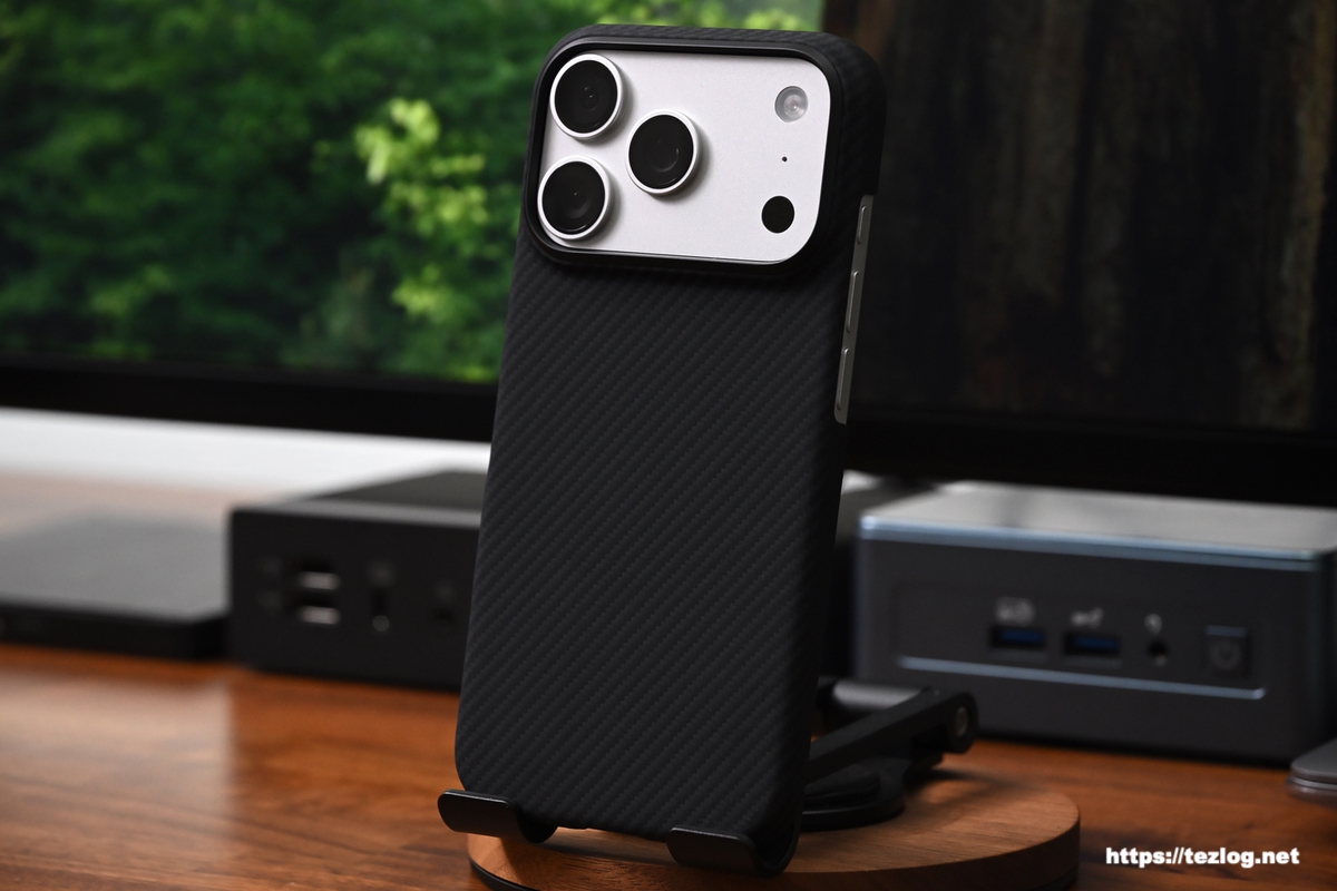PITAKA Ultra-Slim Case 600D 黒/グレー / iPhone 17 Pro