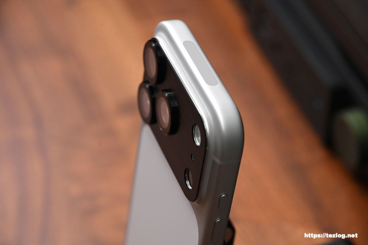SeGinn iPhone 17 Pro 対応 カメラフィルム レンズカバー アルミ合金＋強化ガラス製をiPhone 17 Proに貼り付け 設置面のアップ
