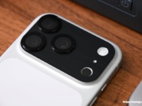 SeGinn iPhone 17 Pro 対応 カメラフィルム レンズカバー アルミ合金＋強化ガラス製をiPhone 17 Proに貼り付け