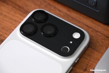 SeGinn iPhone 17 Pro 対応 カメラフィルム レンズカバー アルミ合金+強化ガラス製をiPhone 17 Proに貼り付け