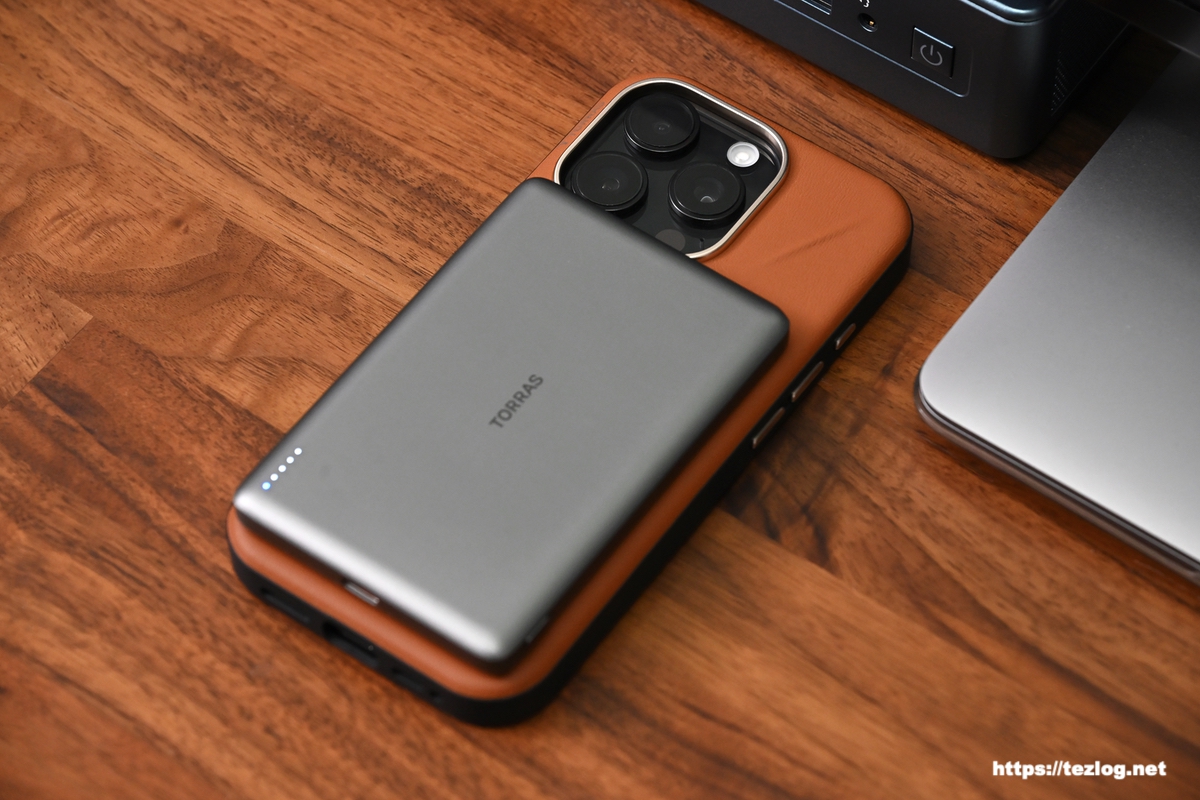 TORRAS Ostand Q3 レザートーン MagSafe充電に対応。MagSafeモバイルバッテリーでワイヤレス充電で検証。