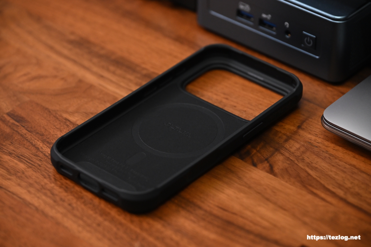 PITAKA ProGuardケース - 600D黒/グレー 内側