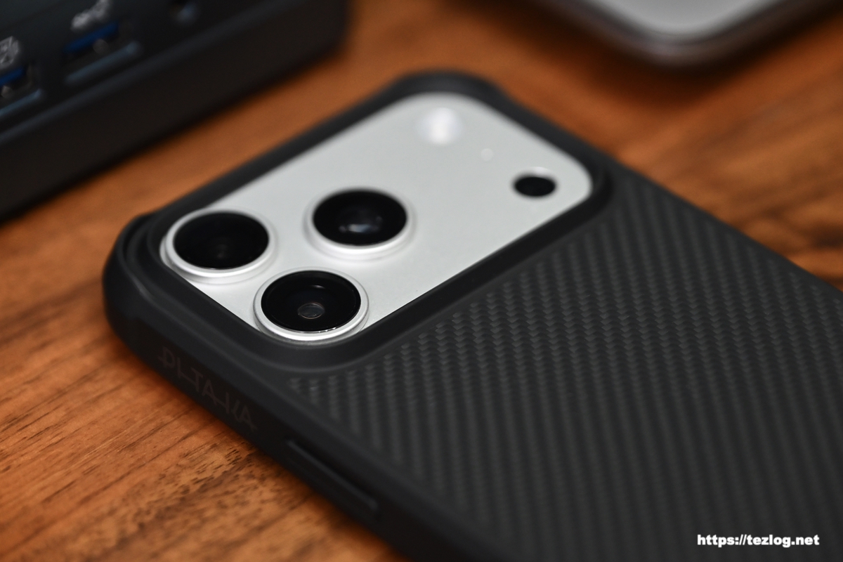 PITAKA ProGuardケース - 600D黒/グレー / iPhone 17 Pro