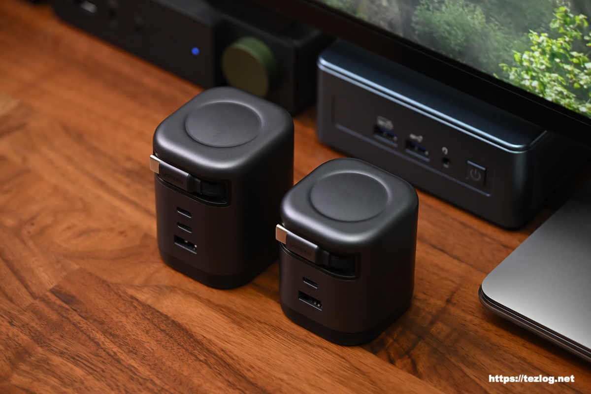 UGREEN Nexode 巻き取り式 USB-Cケーブル内蔵 充電器 100W と65W 正面。上から。