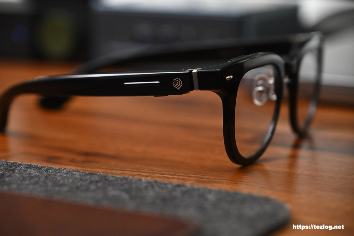 Halliday AIグラス テンプル側面のタッチセンサー。タップ・ダブルタップ・スワイプで操作。