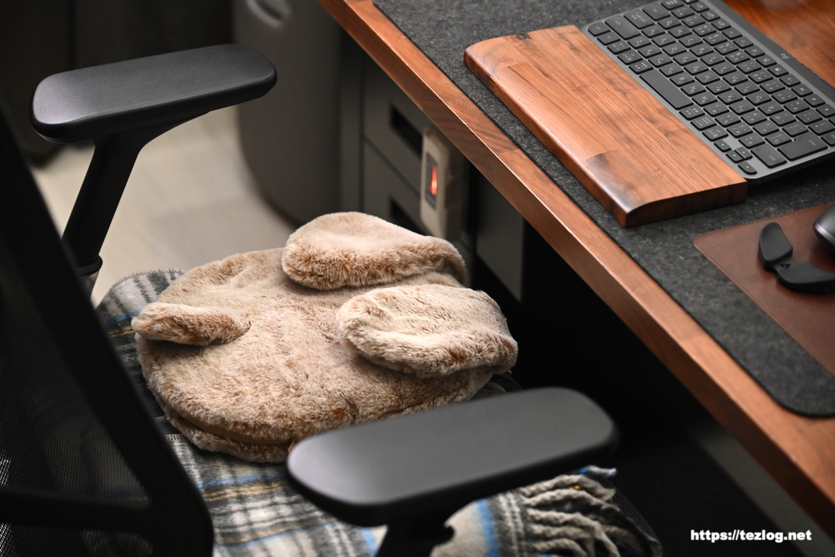 QUADS 蓄熱式湯たんぽ mofca デスクの暖房アイテムとして使用