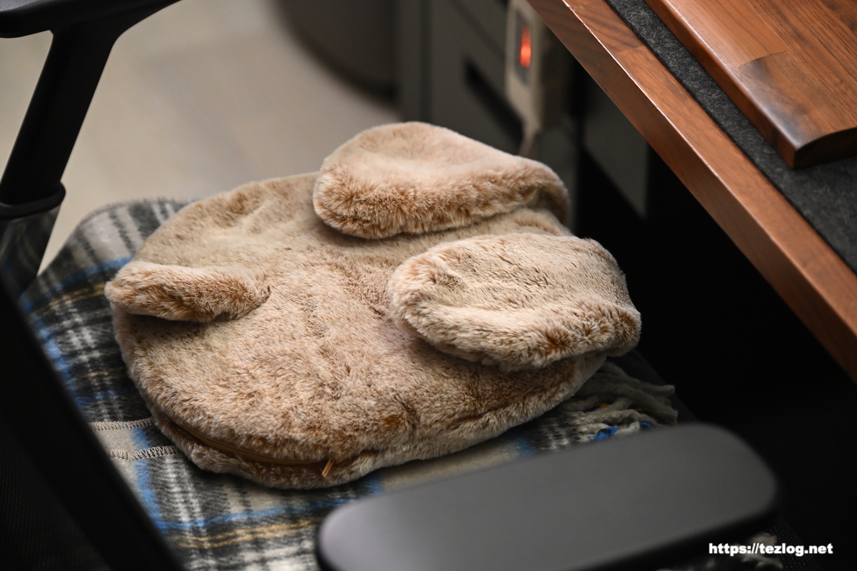 QUADS 蓄熱式湯たんぽ mofca デスクの暖房アイテムとして使用