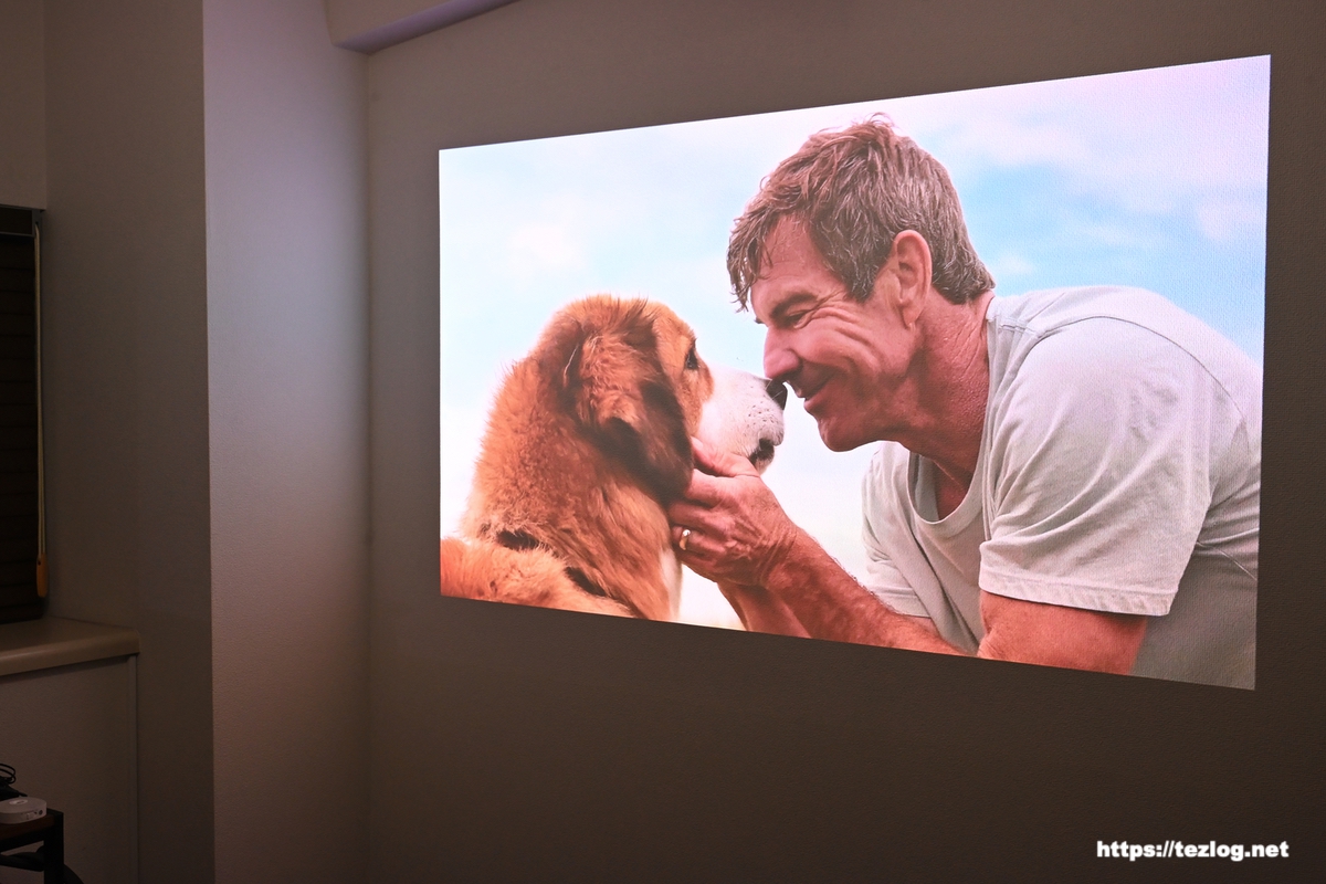 XGMI HORIZON 20 Proで映画を再生 明るい部屋