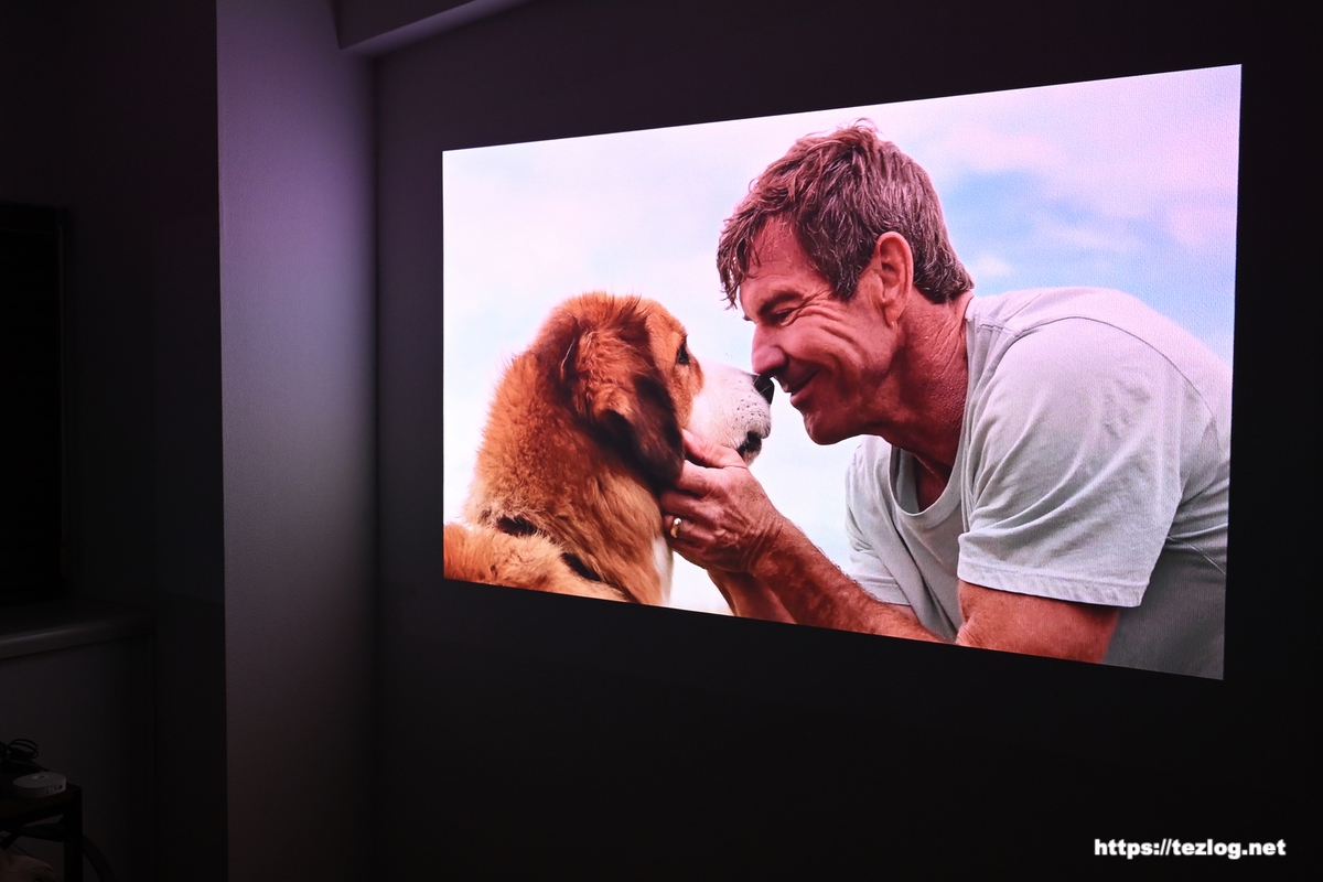 XGMI HORIZON 20 Proで映画を再生 暗い部屋