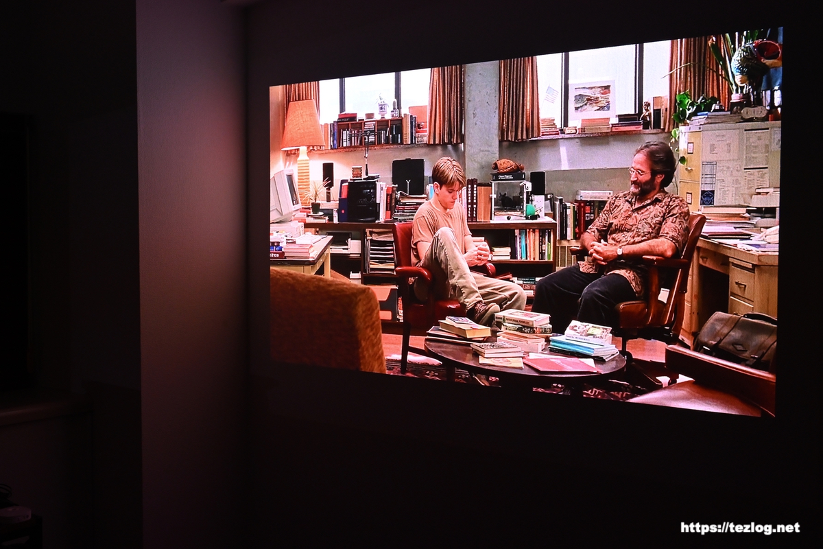 XGMI HORIZON 20 Proで映画を再生 暗い部屋 2