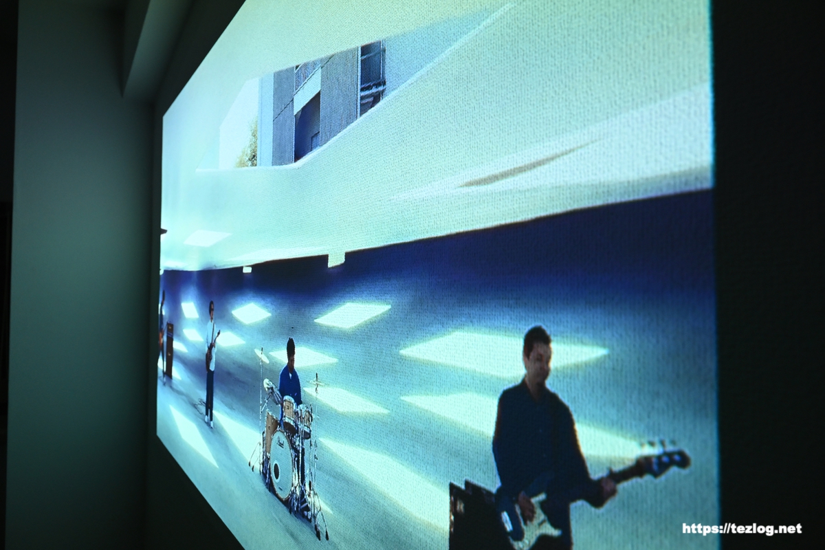 XGIMI 4Kプロジェクター HORIZON Pro YouTubeで4K映像を視聴 壁際からのアップ