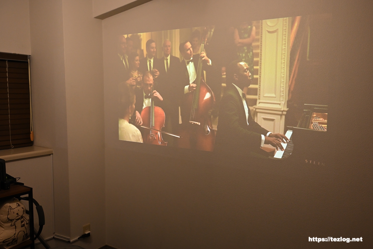 XGIMI 4Kプロジェクター HORIZON Pro 映画を視聴 照明有り