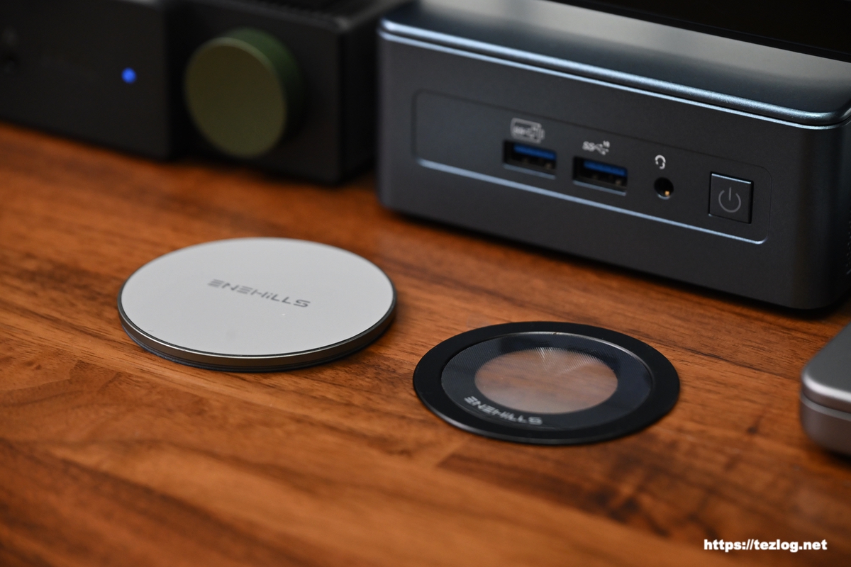 別売りの 新型メタルプレート(左)とメタルリング