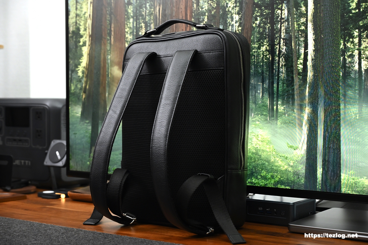 muon THE Backpack 裏側