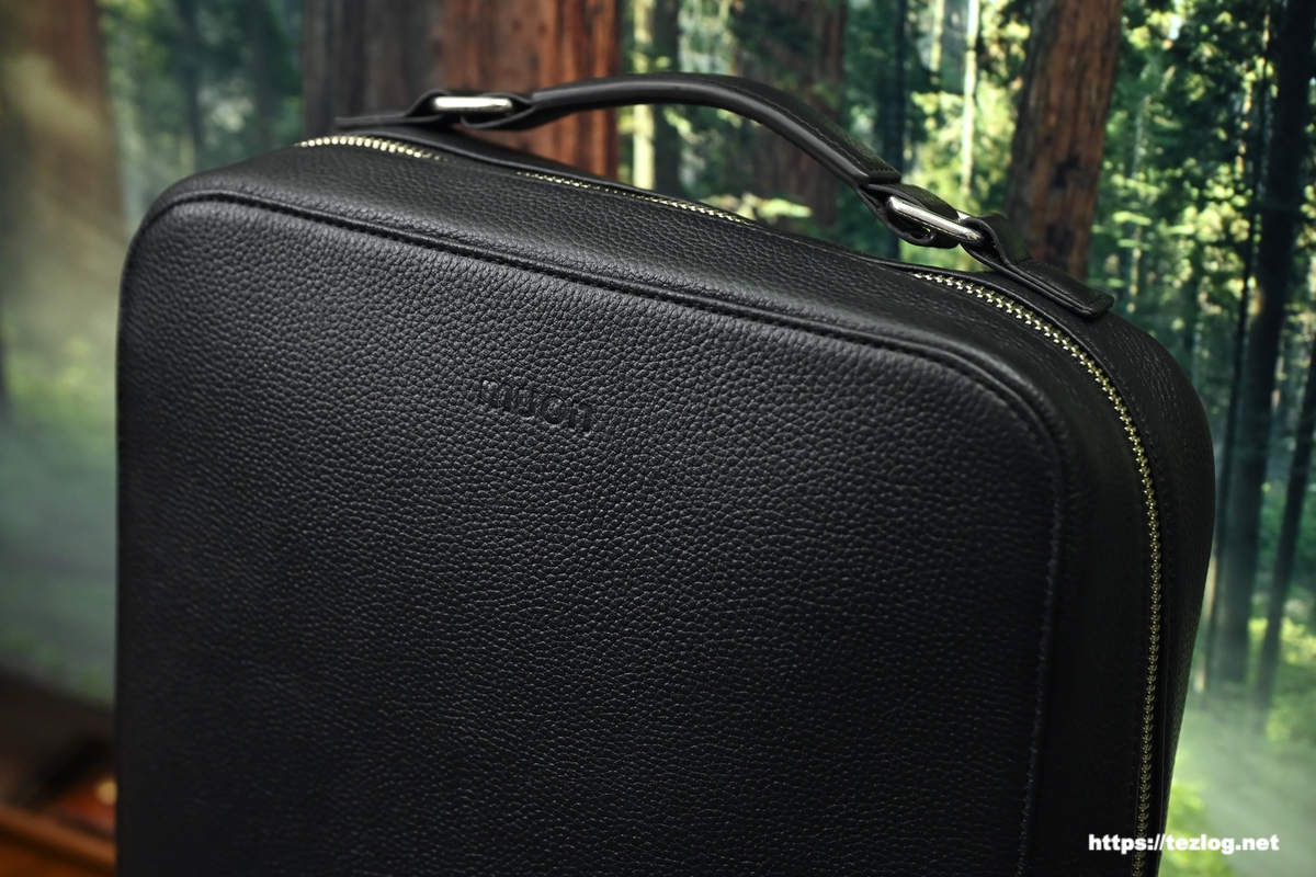 muon THE Backpack 正面上部・ハンドル周り。