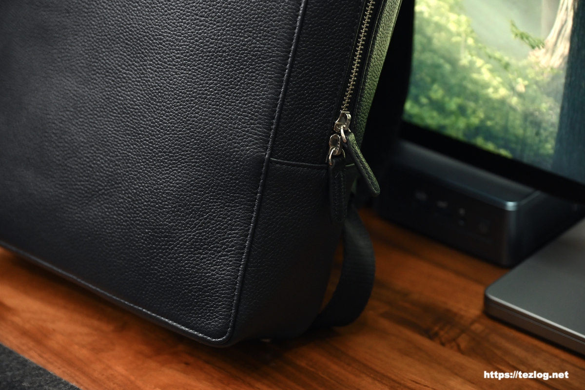 muon THE Backpack 下部側面2