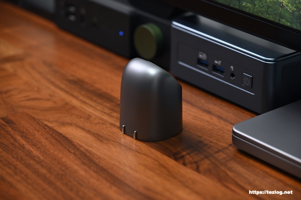 TORRAS Flasheye マルチ充電器 背面