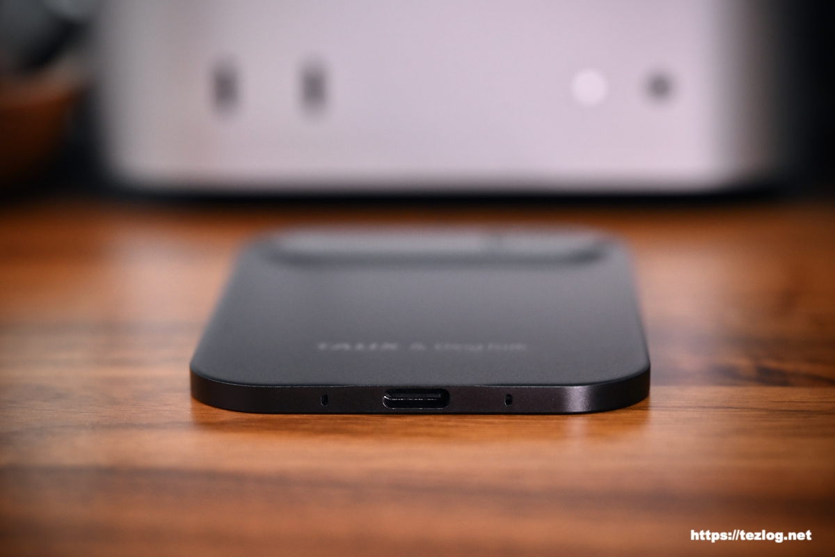 TALIX DingTalk A1 底面。薄さとUSB Type-Cポート・マイクの配置がわかる画像