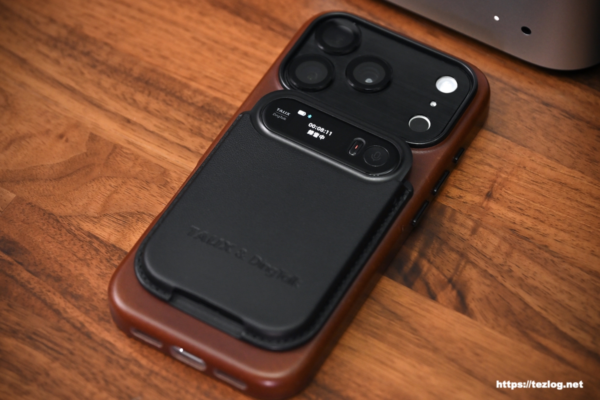 TALIX DingTalk A1をMagSafeでiPhoneに装着。