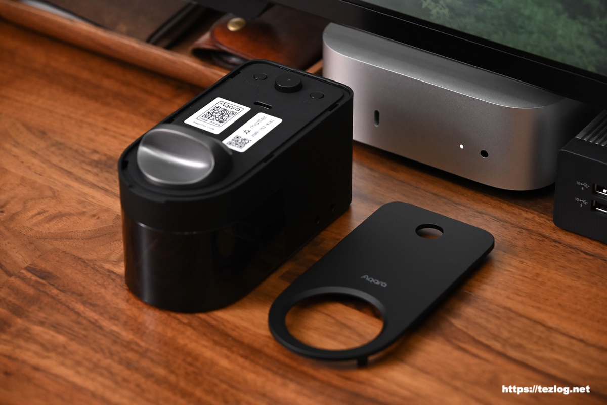 Aqara スマートロック J200 ロック本体 表面カバーを外す。USB Type-C端子。