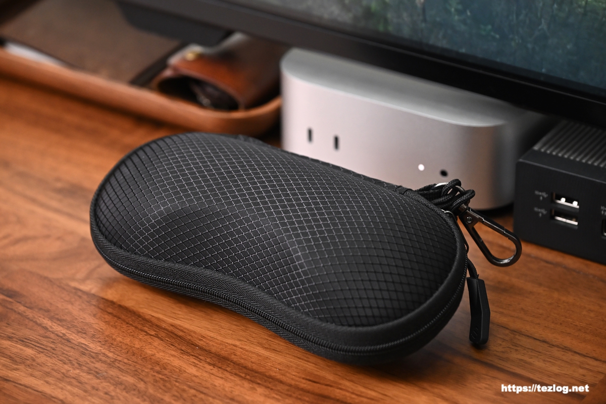 XREALなどのARグラス・AIスマートグラスが入ってバッグにぶら下げられるカラビナ付きメガネケース。FINTIE サングラスケース。