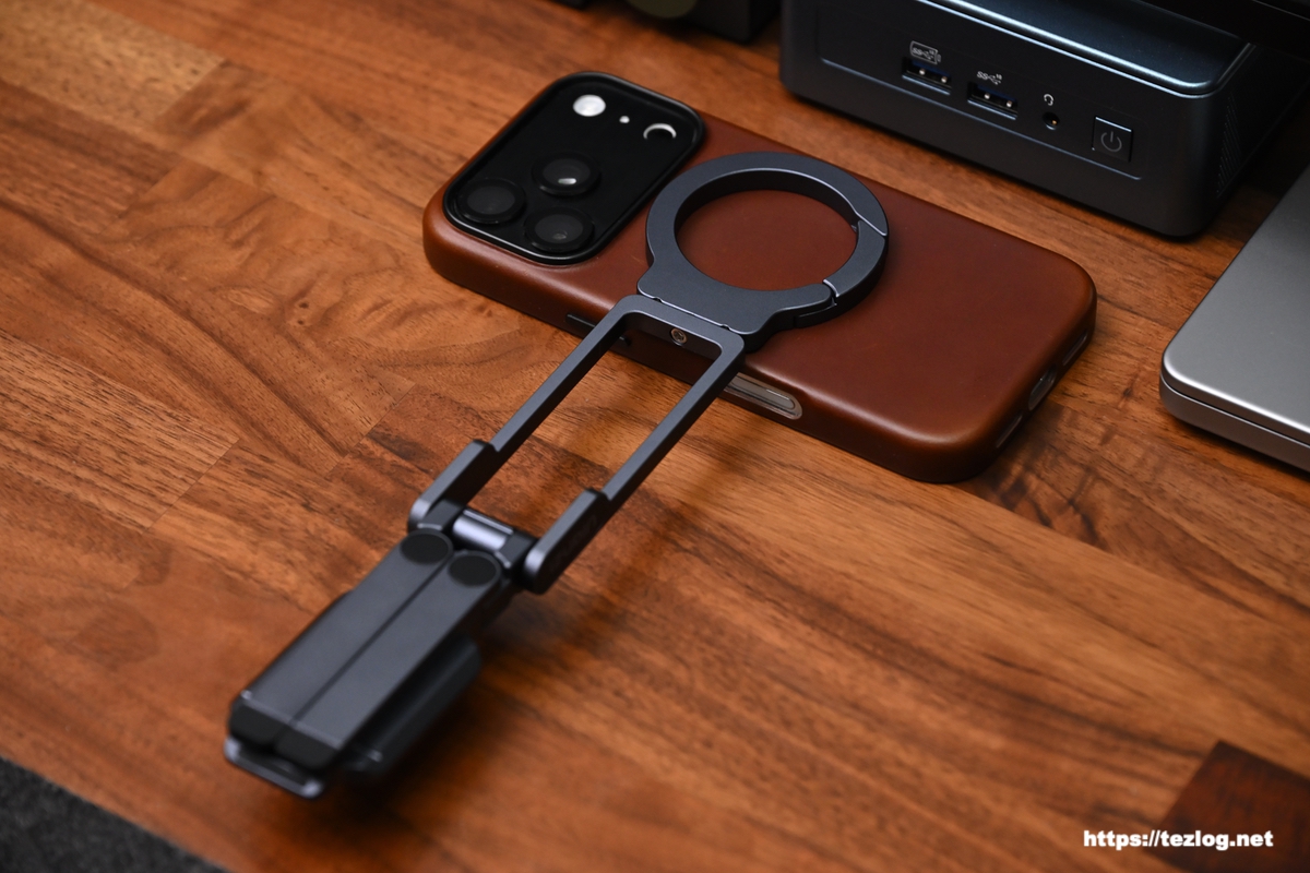 Ulanzi MA38 MagLock スマホスタンド T163 撮影用グリップとして使用。IPhone 17 ProをMagSafeで取り付け。