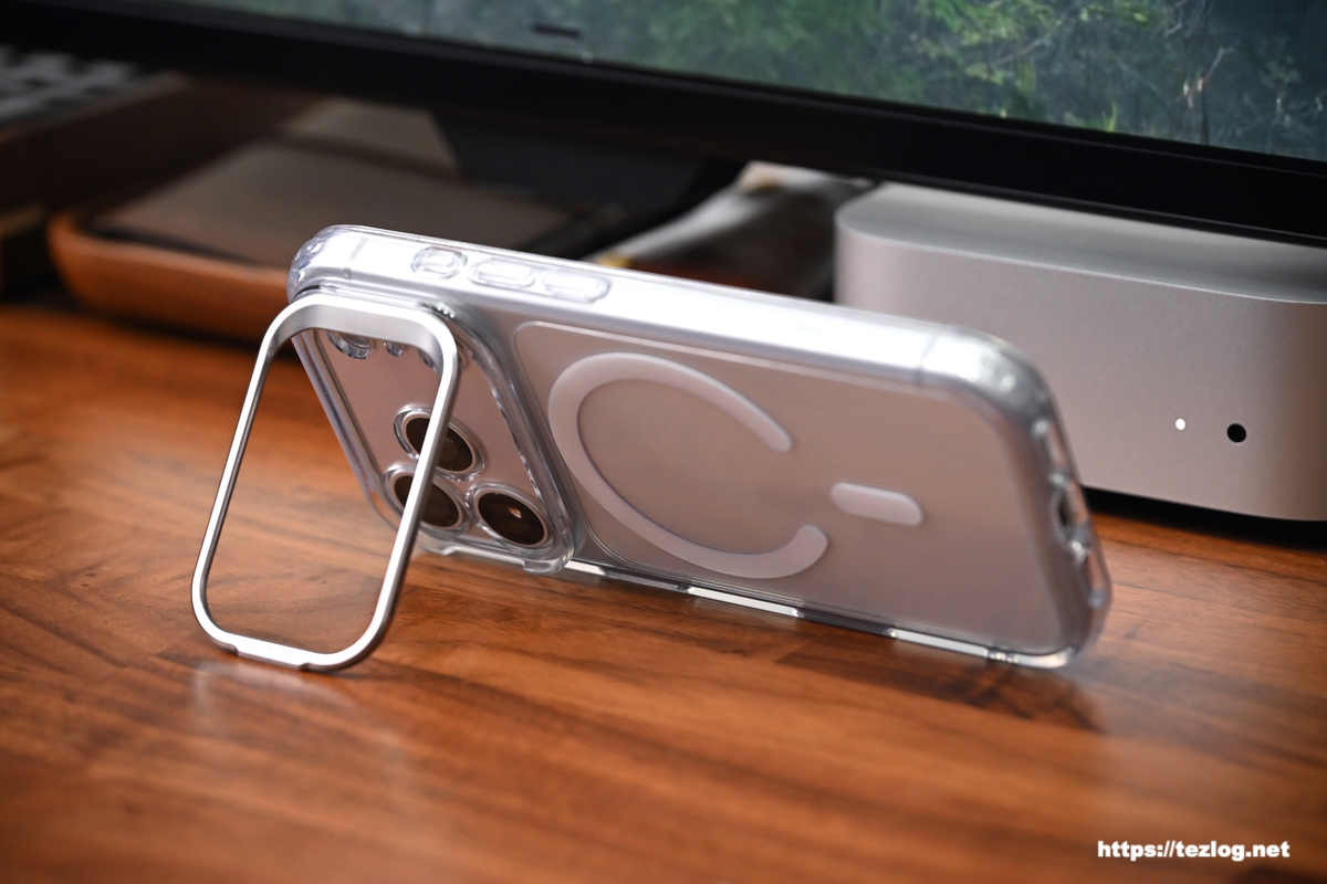 ESR Classic ハイブリッドマグネットケース / iPhone 17 Pro Flexスタンド使用横置き。
