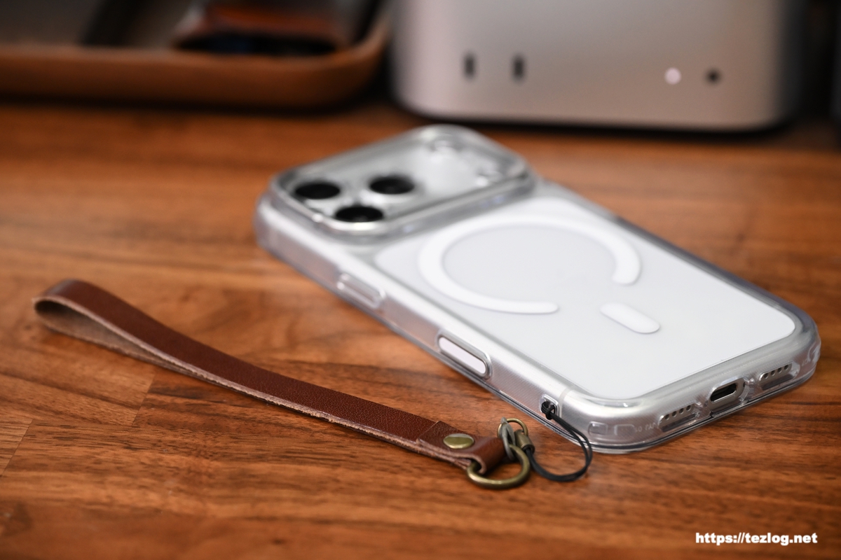 ESR Classic ハイブリッドマグネットケース / iPhone 17 Pro ストラップを取り付け。