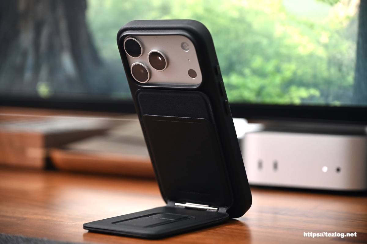 MOFT MOVAS™ レザーケース / 8-in-1 多機能スタンド (MagSafe・紛失防止・探す対応) / iPhone 17 Pro